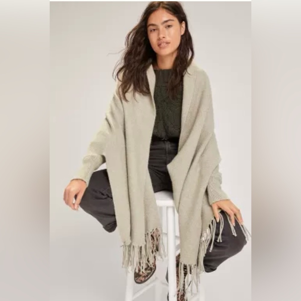 NWT Anthropologie Mari Fringe Wrap